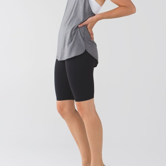 Lululemon Tall High Rise Groove Short in Black - Picture 3 of 12
